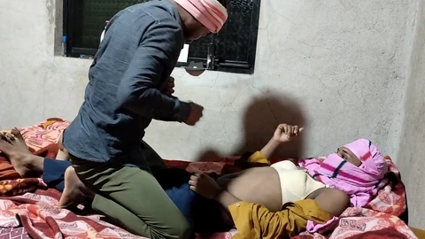 大鸡巴人妖, 年轻人肛交, 人妖射精